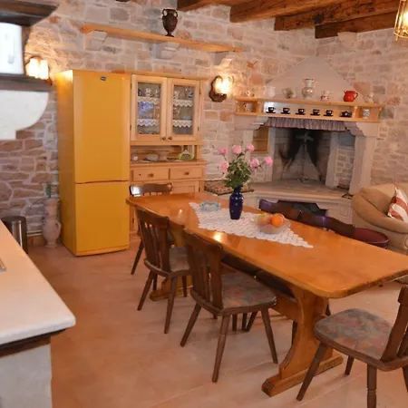 Baderna Apartment Бадерна